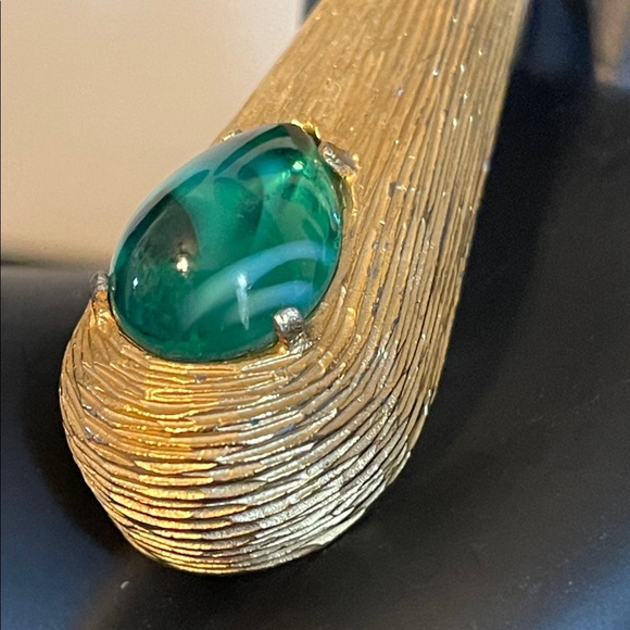 Mid-Century Modern Green Swirled Glass Cabochon Teardrop Brooch - Picture 3 of 8